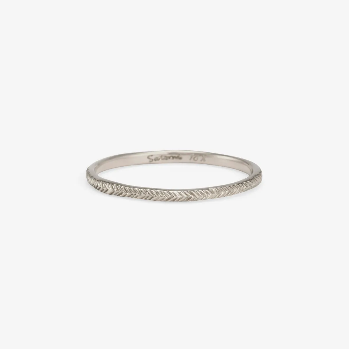 R7301 | 1.3mm Herringbone Band