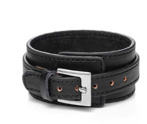 Simple leather bracelet with square buckle