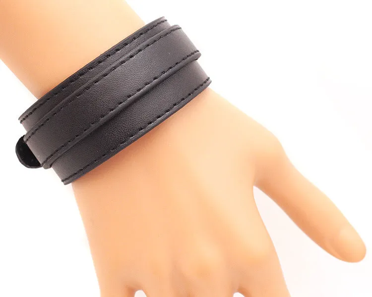 Simple leather bracelet with square buckle