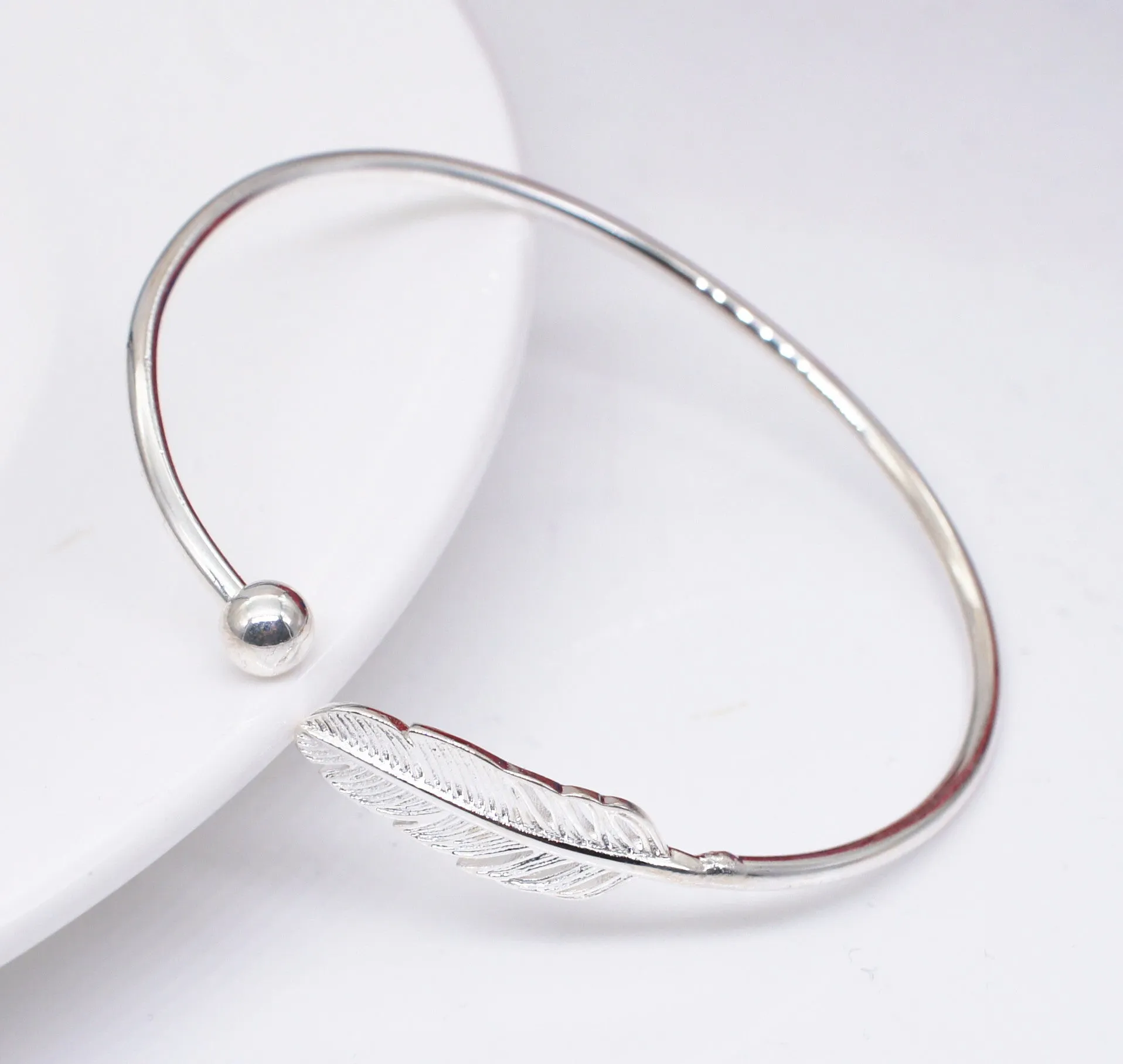 Simple temperament brush ball bracelet